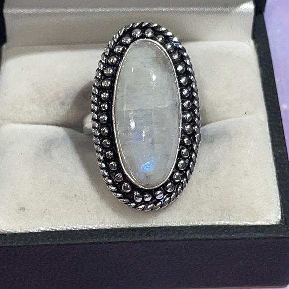 Moonstone 🌙 Ring - Picture 4 of 12
